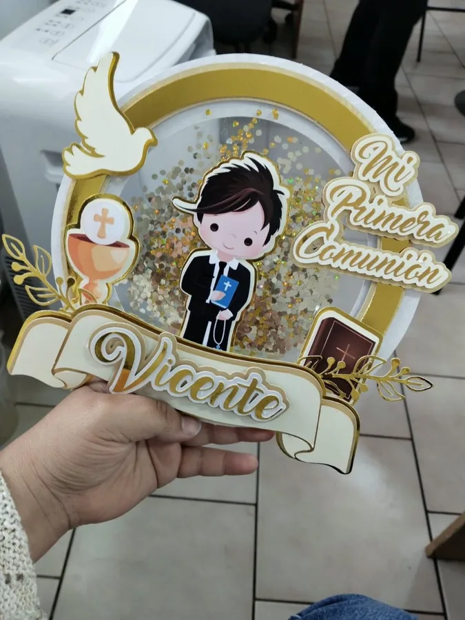 Cake topper